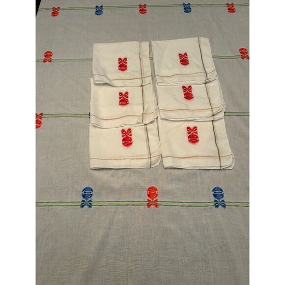 Vintage Machine Embroidered Christmas Tablecloth Six Napkins Ornaments - Picture 5 of 9